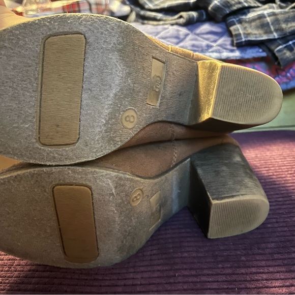 Short designed heeled boots - Picture 3 of 3